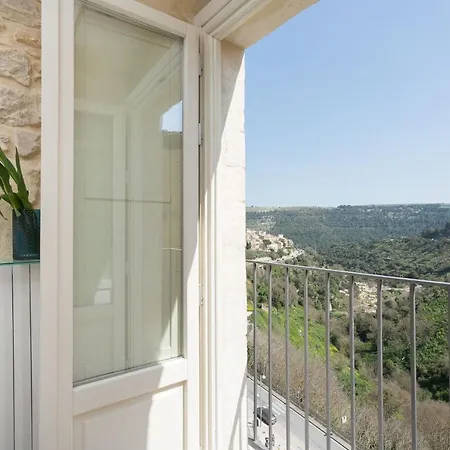 Evoca Bed & Breakfast 4*